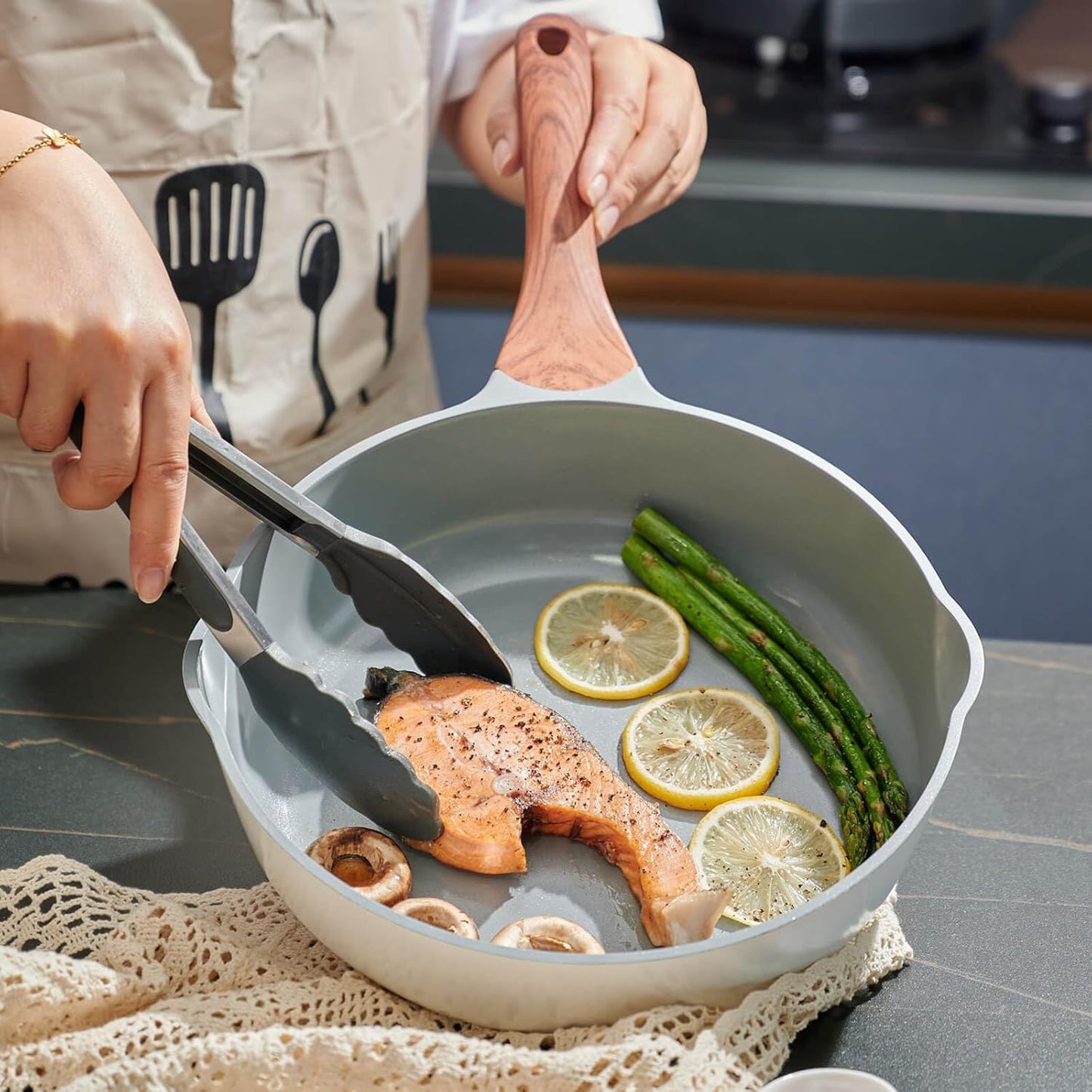 Nonstick Frying Pans With Lid, 11 Inches Skillets Deep Frying Pan Non stick, Ceramic Frying Pans With Pour Spout, Non Toxic Frying Pan for Stove, Induction, Gas, PB/CD/PFOA Free (White,11 Inches)