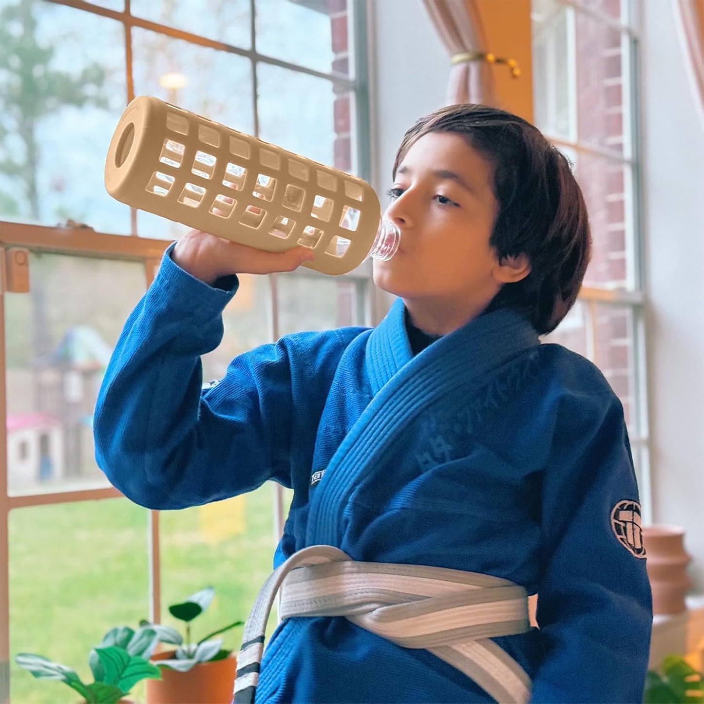 purifyou 40oz / 32oz / 22oz / 12oz Borosilicate Glass Water Bottle with Time & Volume Markers, Silicone Sleeve, Stainless Steel Lid – Reusable Glass Bottle for Water & Juice (40oz Hazelnut)