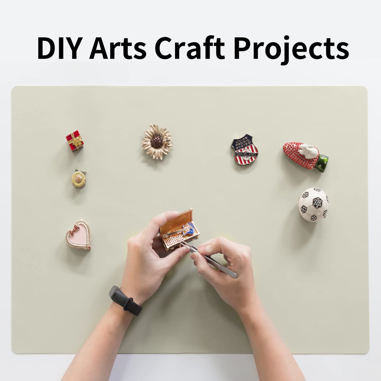 Extra Large Silicone Placemat, Food-Grade Flexible Silicone Mat Kids Non-Slip Dinner Placemat Waterproof Heat Insulation Countertop Protector Silicone Pastry Rolling Dough Mats 27.6 x 19.7''Beige