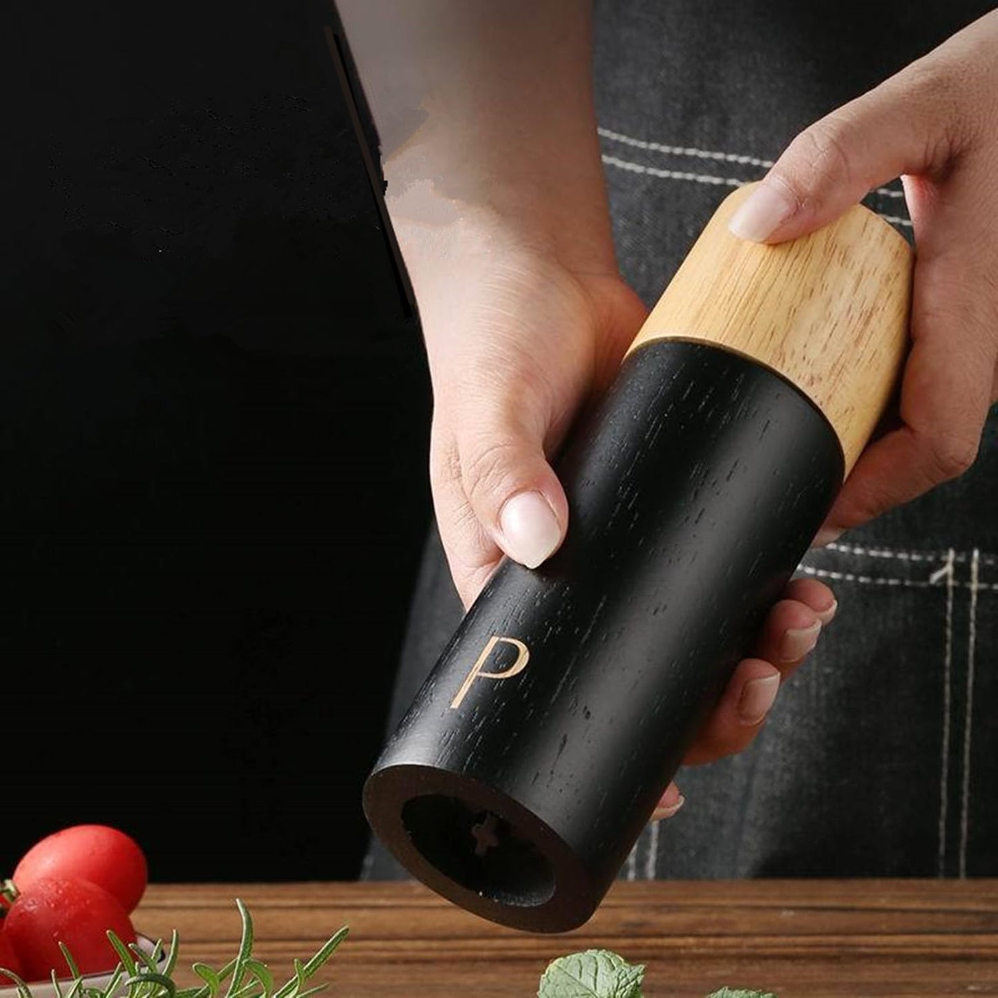 1pc Kitchen Household Manual Seasoning Bottle Oak Pepper Grinder (7” Black lid (Color Box Packaging))