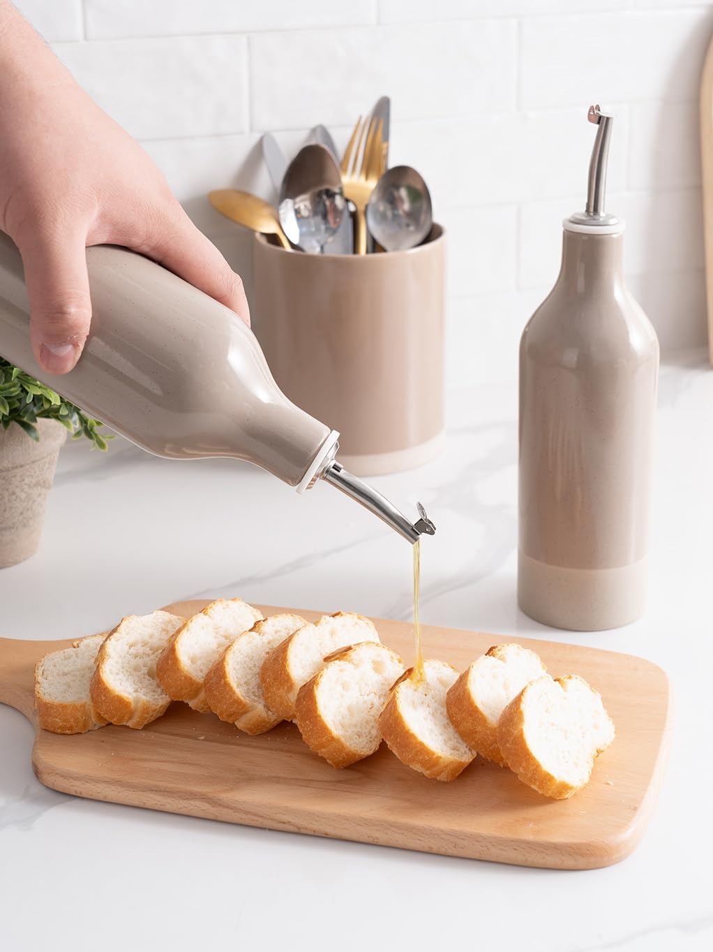 famiware Milkyway 16oz Ceramic Olive Oil Dispenser Bottle, Olive Oil and Vinegar Dispenser Bottle Set of 2 with Stainless Steel Pourers, Suitable for Storage Liquids, Dark Gray and Cinnamon Brown