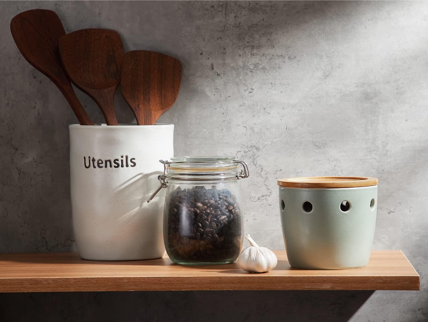 ONEMORE Large Garlic Keeper with Lid, Ceramic Garlic Saver 5 inch, Garlic Keeper for Counter, Light Green