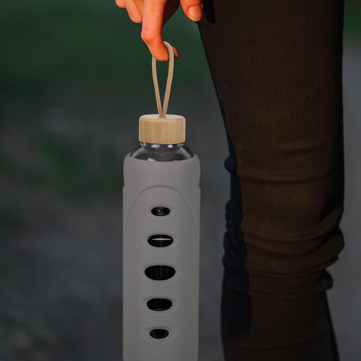 Sport 32oz Glass Water Bottle 1000ml /1 liter Borosilicate Glass Water Bottle Reusable Waterbottle Jugwith Silicone Sleeve and Unique Lid (Grey