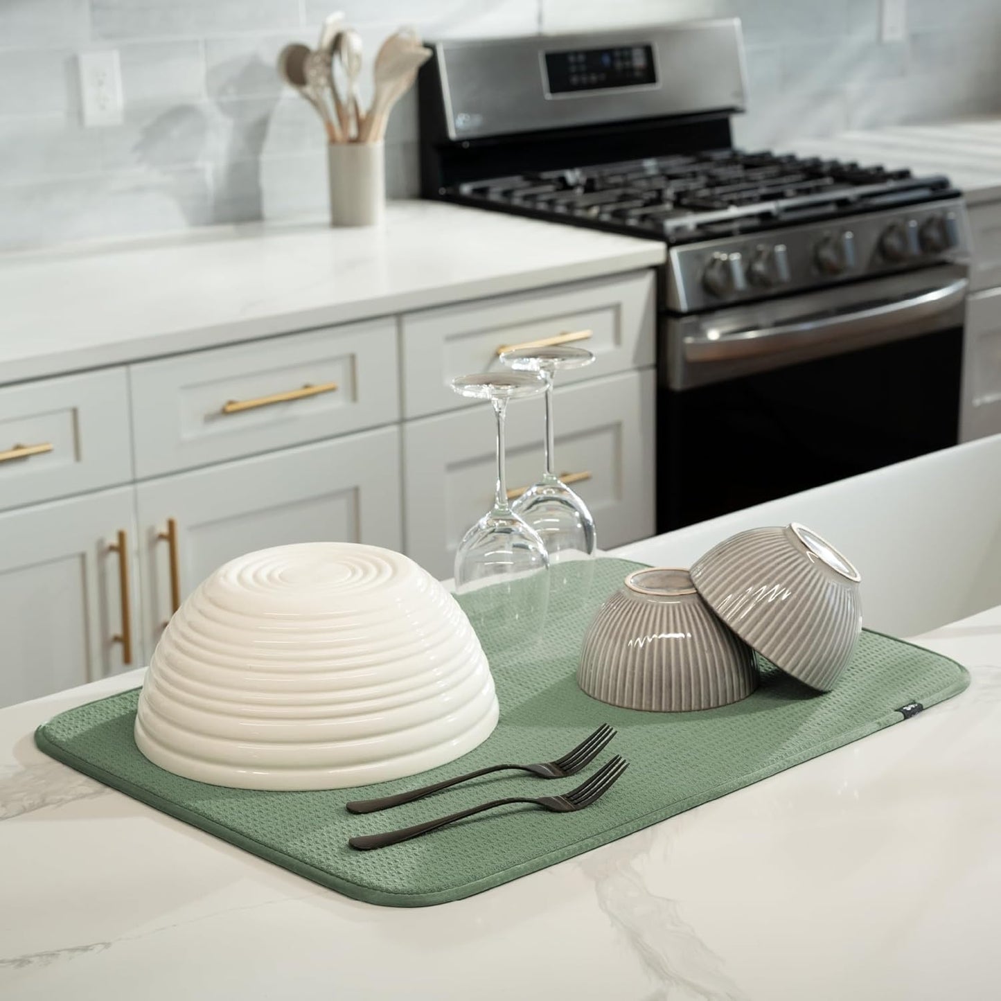 S&T INC. Dish Drying Mat XL, 18” x 24”, Absorbent Microfiber Kitchen Counter Mat, Dish Drying Pad for Dishes, Utensils, Pots and Pans, Extra Large, Sage Green