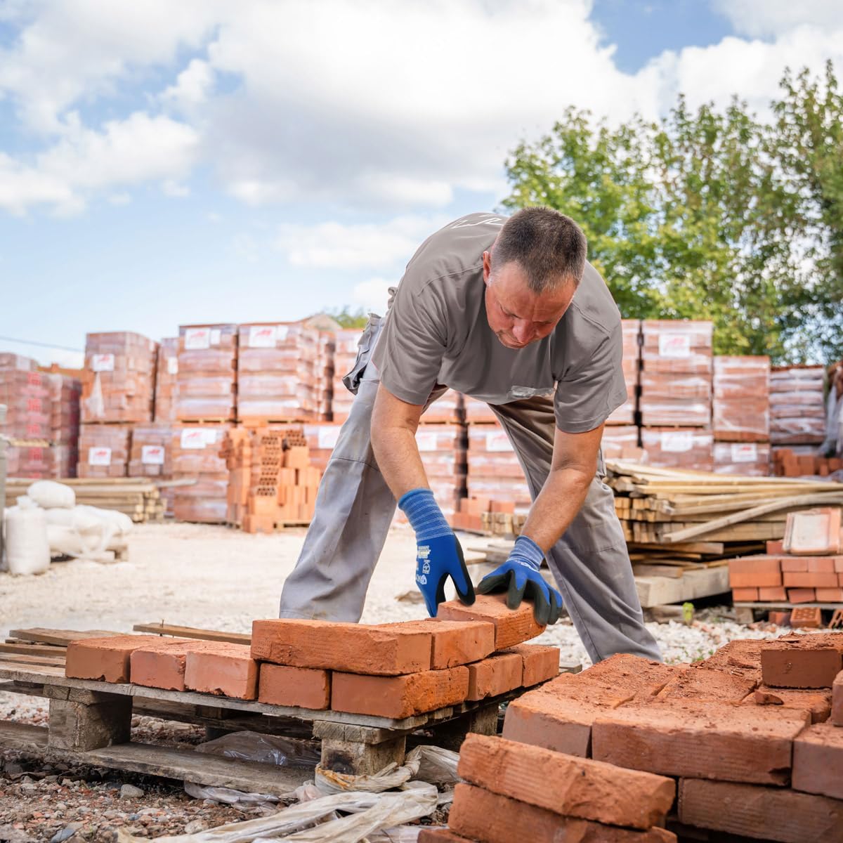 KAYGO Safety Work Gloves MicroFoam Nitrile Coated, 3 Pairs KG18NB,Seamless Knit Nylon Glove with full fingers Touchscreen, Ideal for Automotive,Warehouse,Construction (Large, Blue)