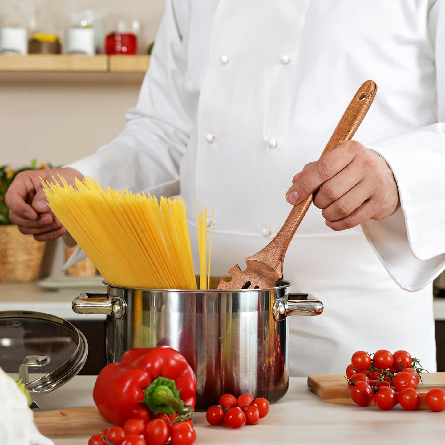 Wooden Pasta Spaghetti Spoon with Teeth, Teak Slotted Pasta Spaghetti Strainer Spoon for Cooking Serving Collecting, Wooden Pasta Fork Server Utensil with Claws, Wood Noodle Strainer,12.8″, Brown