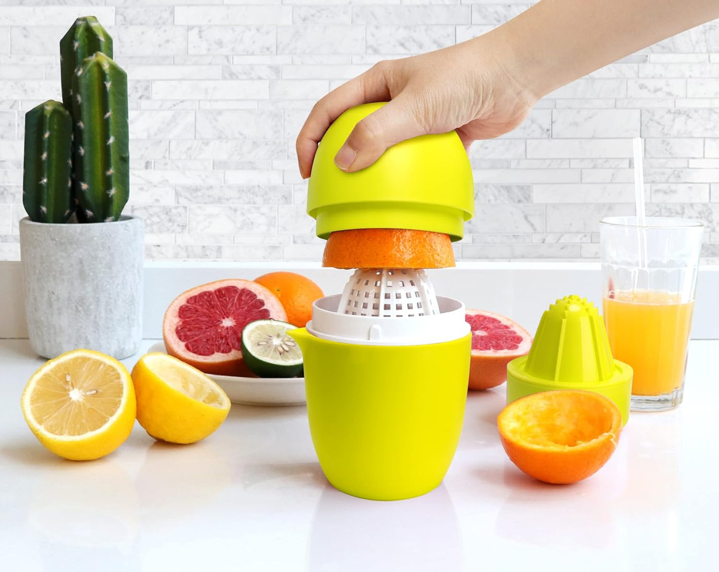 Hand Juicer - Citrus Juicer with Lemon Shape - Hand Lemon Juicer with Two Press Options for Different Fruits (Yellow)
