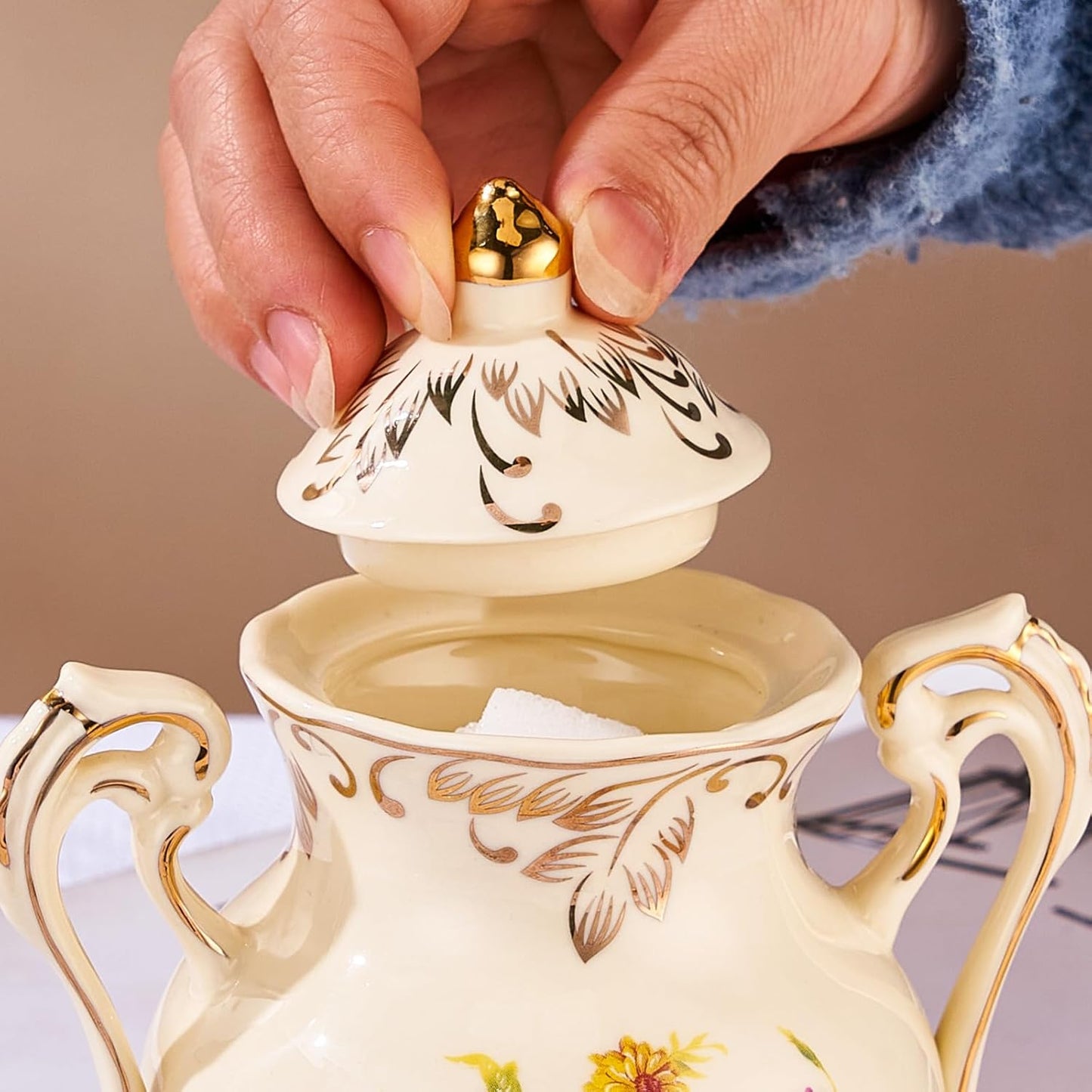 YOLIFE Ceramic Sugar and Creamer Set, Vintage Ivory Flowering Shrubs Golden Leaves Edge Porcelain Creamer Sugar Bowl with Lid Coffee Server Set Gifts