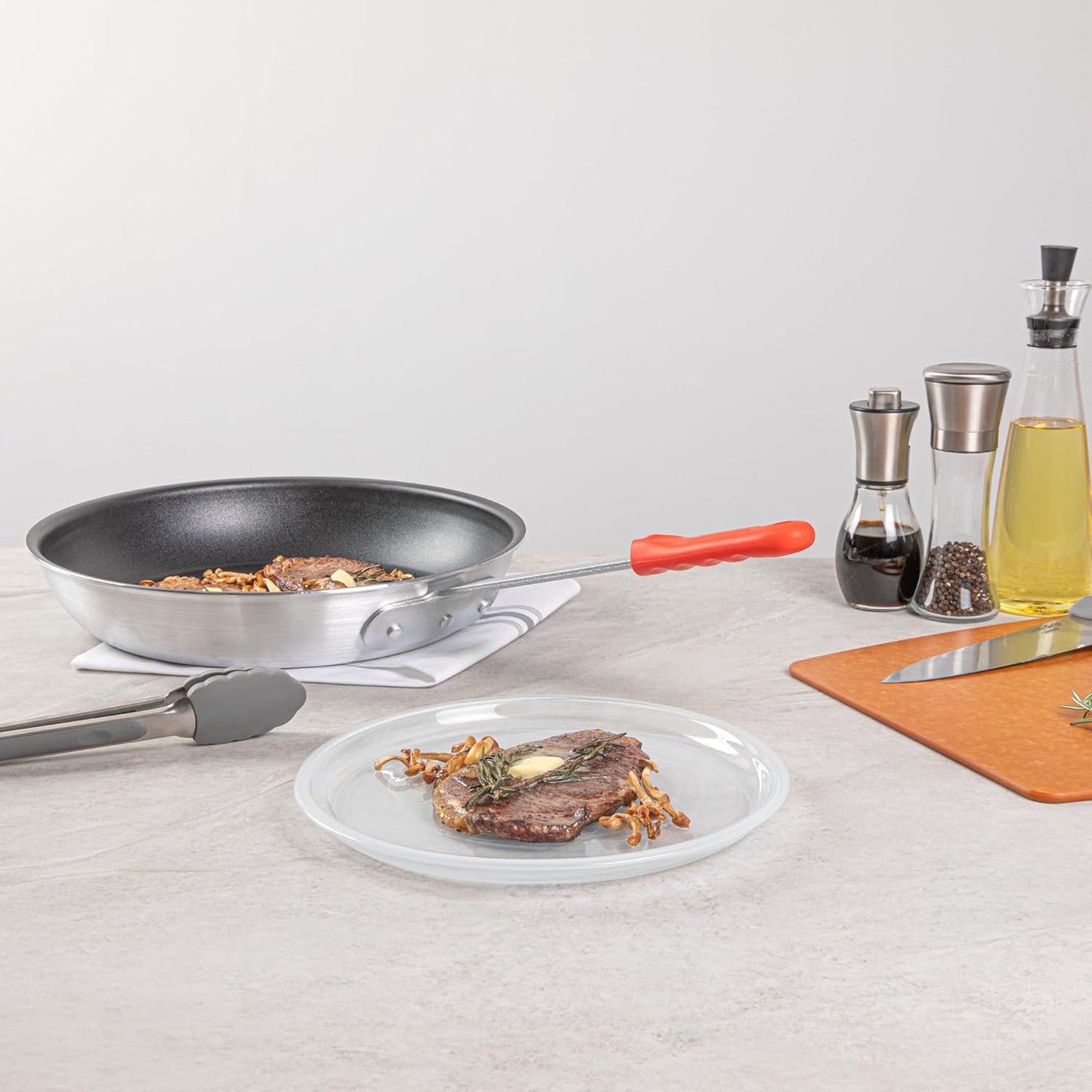 Restaurantware-Met Lux Pan Handle Sleeve, 1 Removable Pan Handle Cover - Fits 14-inch Pans, Aluminum Pans Sold Separately, Red Silicone Holder Sleeve, Dishwashable, No-Slip