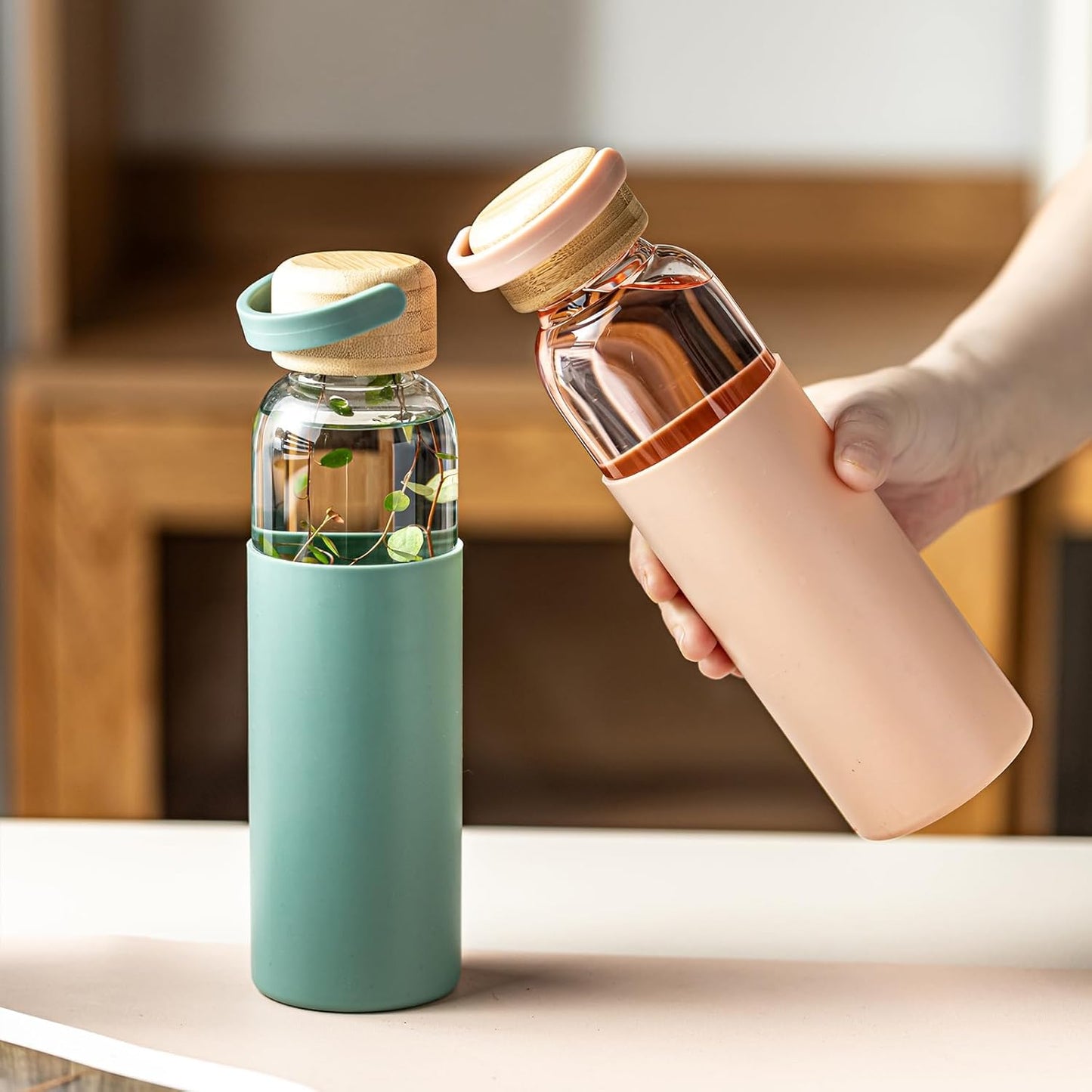 21oz Borosilicate Glass Water Bottles with Silicone Non-Slip Sleeve & Leak-Proof Lid-Reusable Drink Bottle for Office,Travel,Gym,Hiking-BPA Free,Ideal Gift for Home,Car &Fitness (Black)