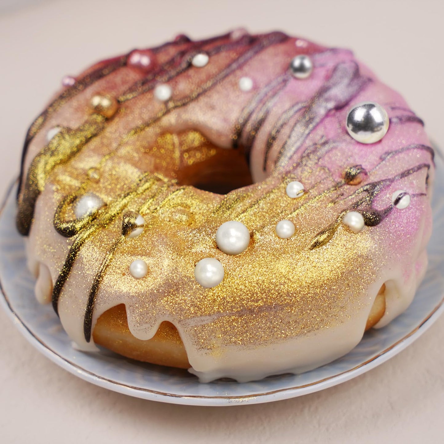 Dazzjoy Edible White Pearl Sugar Sprinkles, White Pearls for Cake Decorating, 130g/4.58oz, Candy Baking Cake Decorations, Cupcake Toppers & Cookie Decoration, Wedding Party Valentines Easter Supplies