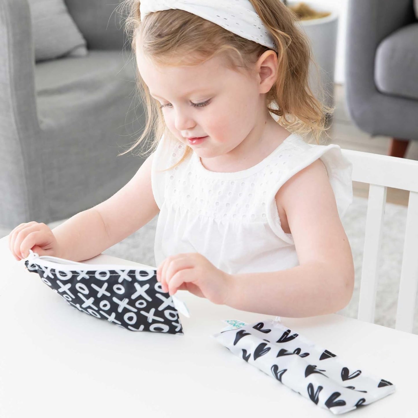 Bumkins - Cloth Snack & Sandwich Bags - For Storage, Travel, Food Prep, Lunch - Reusable, Water Resistant, Washable, Dishwasher Safe - Snack Bags for Kids - Zipper Closure - Black Hearts - 4 Pack