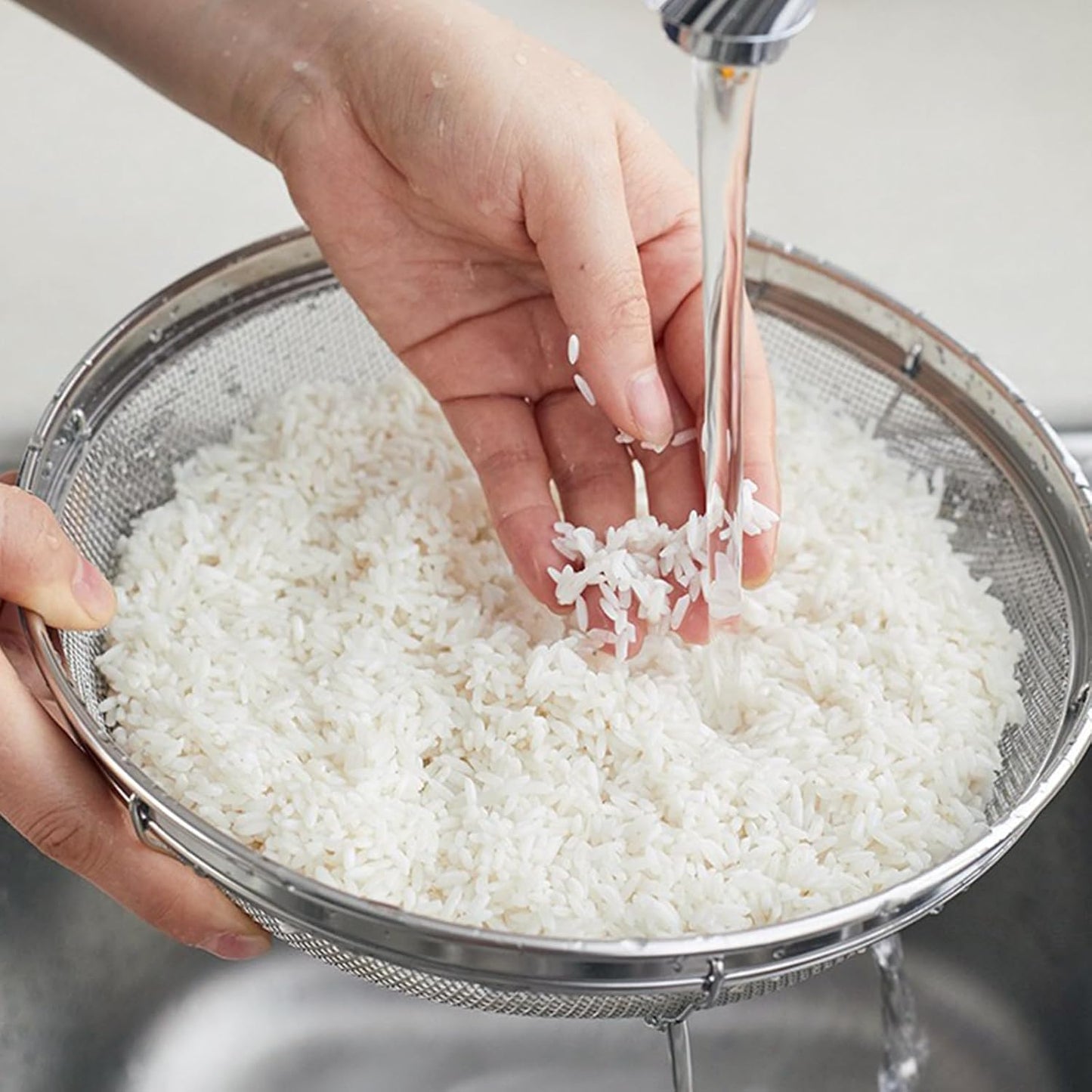 Fine Mesh Strainer for Kitchen, Stainless Steel Colander Bowl for Pasta, Rice, Fruit, Metal Net Baskets with Resting Base - Strain, Drain, Rinse （Diameter 12.2 inch）