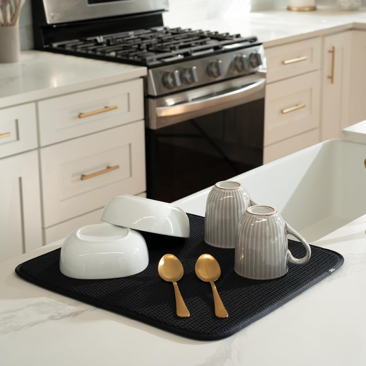 S&T INC. Dish Drying Mat, 16” x 18”, Absorbent Microfiber Kitchen Counter Mat, Drying Pad for Dishes, Utensils, Pots and Pans, Large, Diamond Texture, Black