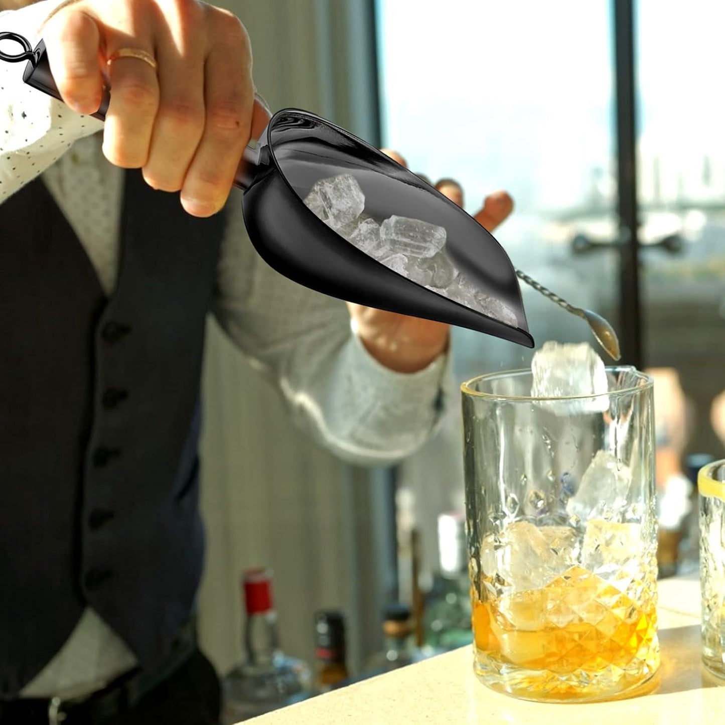 TeamFar 5oz Ice Scoop, Stainless Steel Food Scoop Metal Ice Scooper for Kitchen Bar Party Wedding, Heavy Duty & Sturdy, Easy Storage & Versatile, Mirror Finish & Smooth Edge, Black