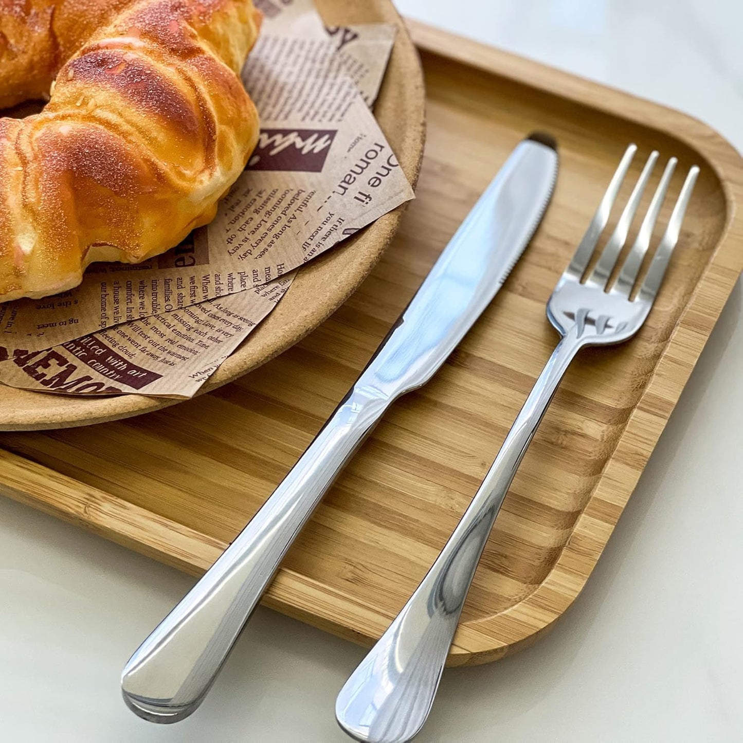 SANTUO 16 Piece Silverware Set with 8 Dinner Knives and 8 Dinner Forks,Flatware Set with Top Food Grade Stainless Steel,Tableware Cutlery Set For Home Restaurant Hotel, Mirror Finish, Dishwasher Safe