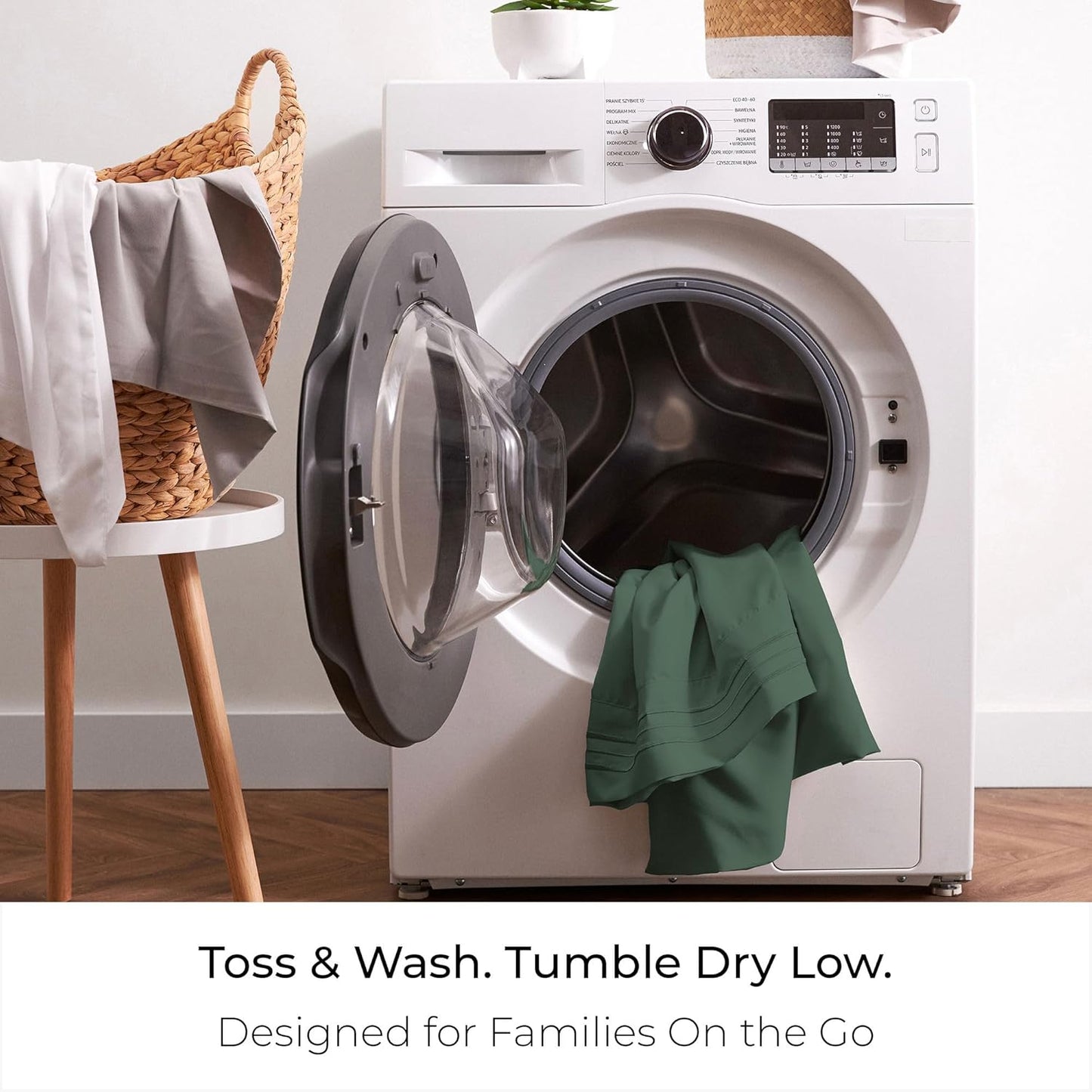 Mellanni Queen Sheets Set - 4 PC Iconic Collection Bedding - Hotel Luxury, Extra Soft, Cooling Bed Sheets - Wrinkle, Fade, Stain Resistant (Queen, Emerald Green)