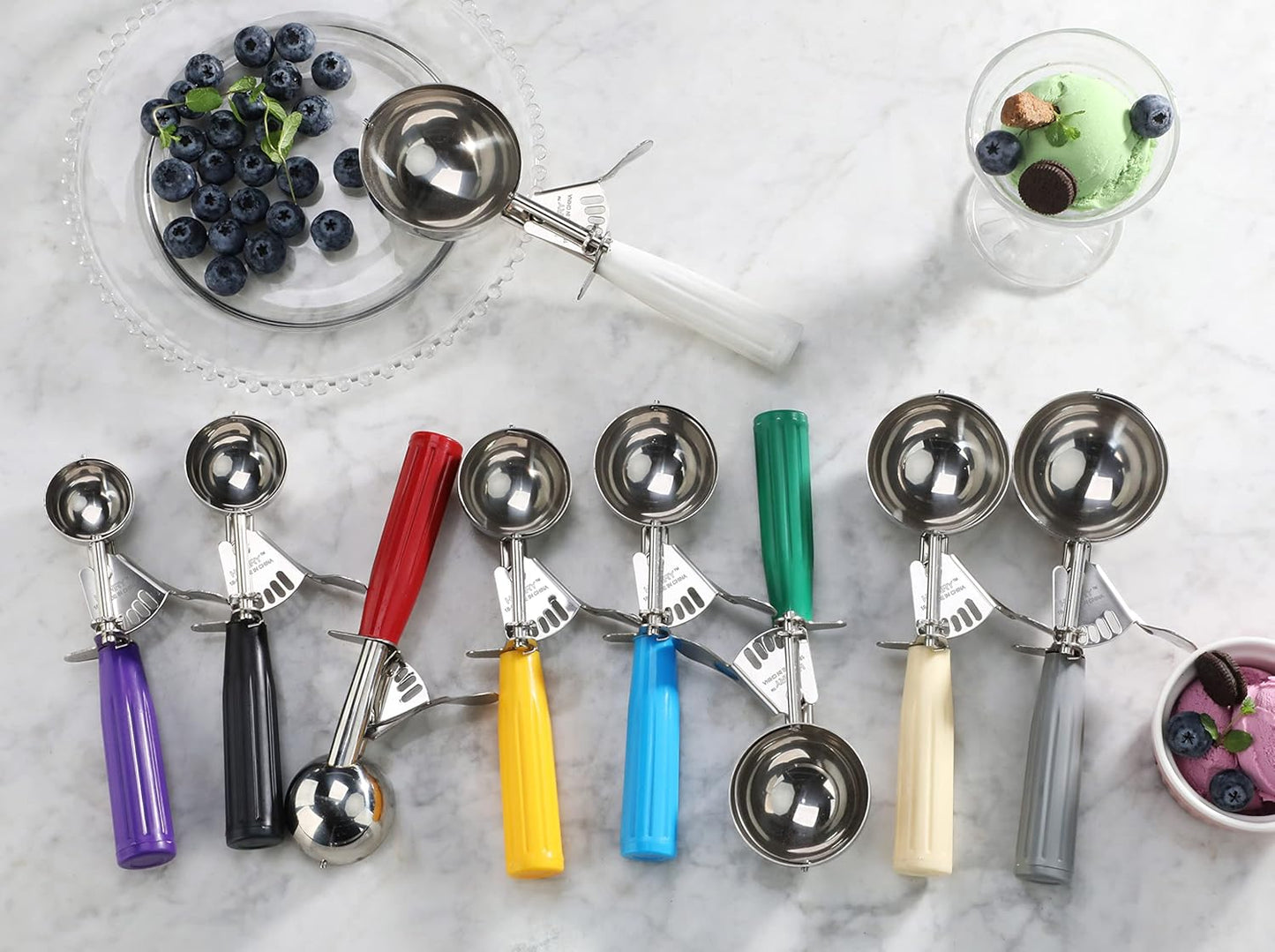 New Star Foodservice 34882 Commercial-Grade Thumb Press Food Disher/Ice Cream Scoop, 18/8 Stainless Steel, 1.25 oz, Size 30, Black