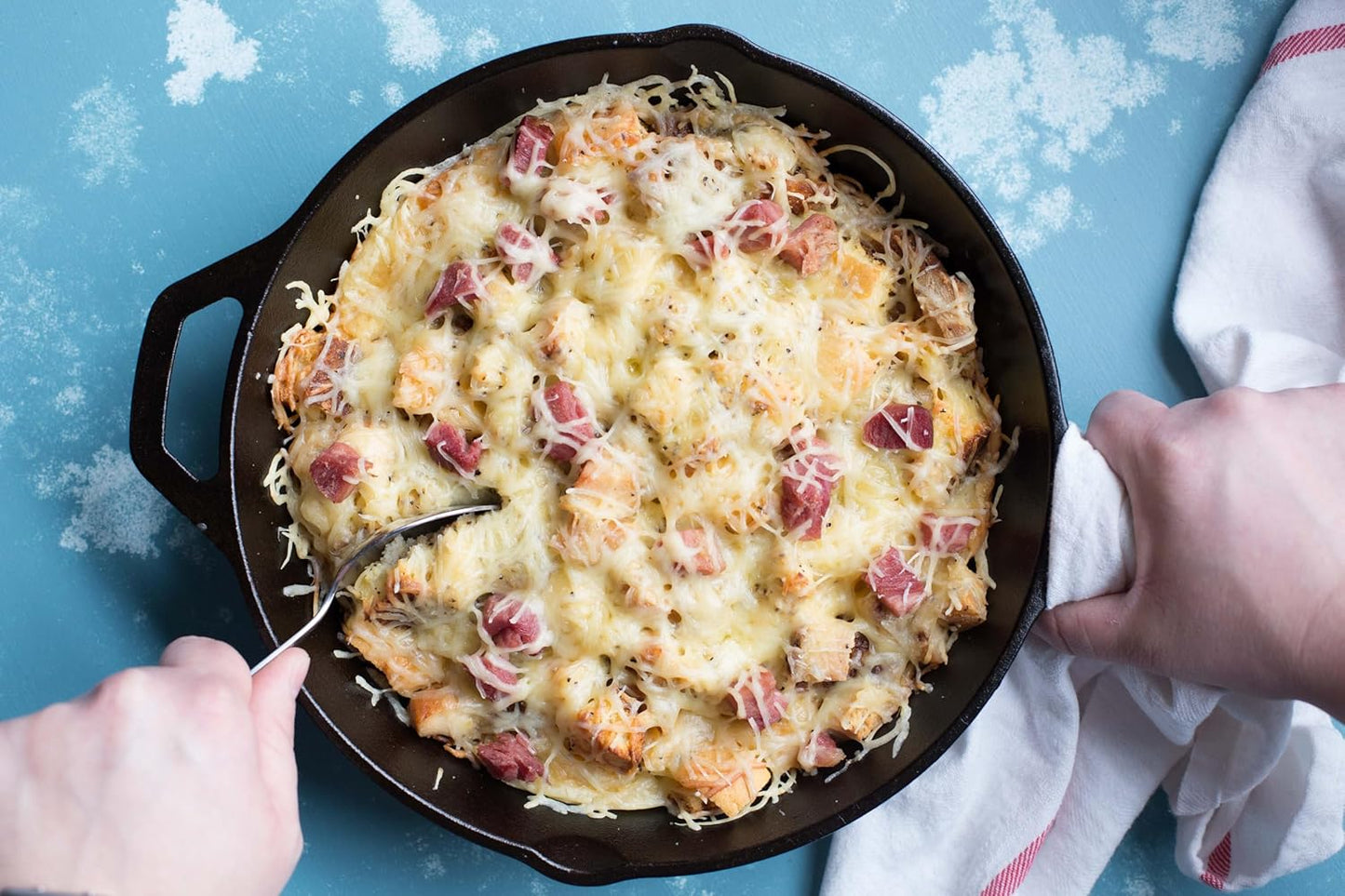 Lodge 8 Inch Cast Iron Pre-Seasoned Skillet – Signature Teardrop Handle - Use in the Oven, on the Stove, on the Grill, or Over a Campfire, Black