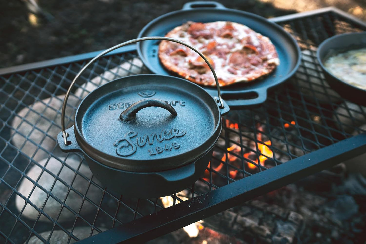 Stansport Pre-Seasoned Cast Iron Dutch Oven
