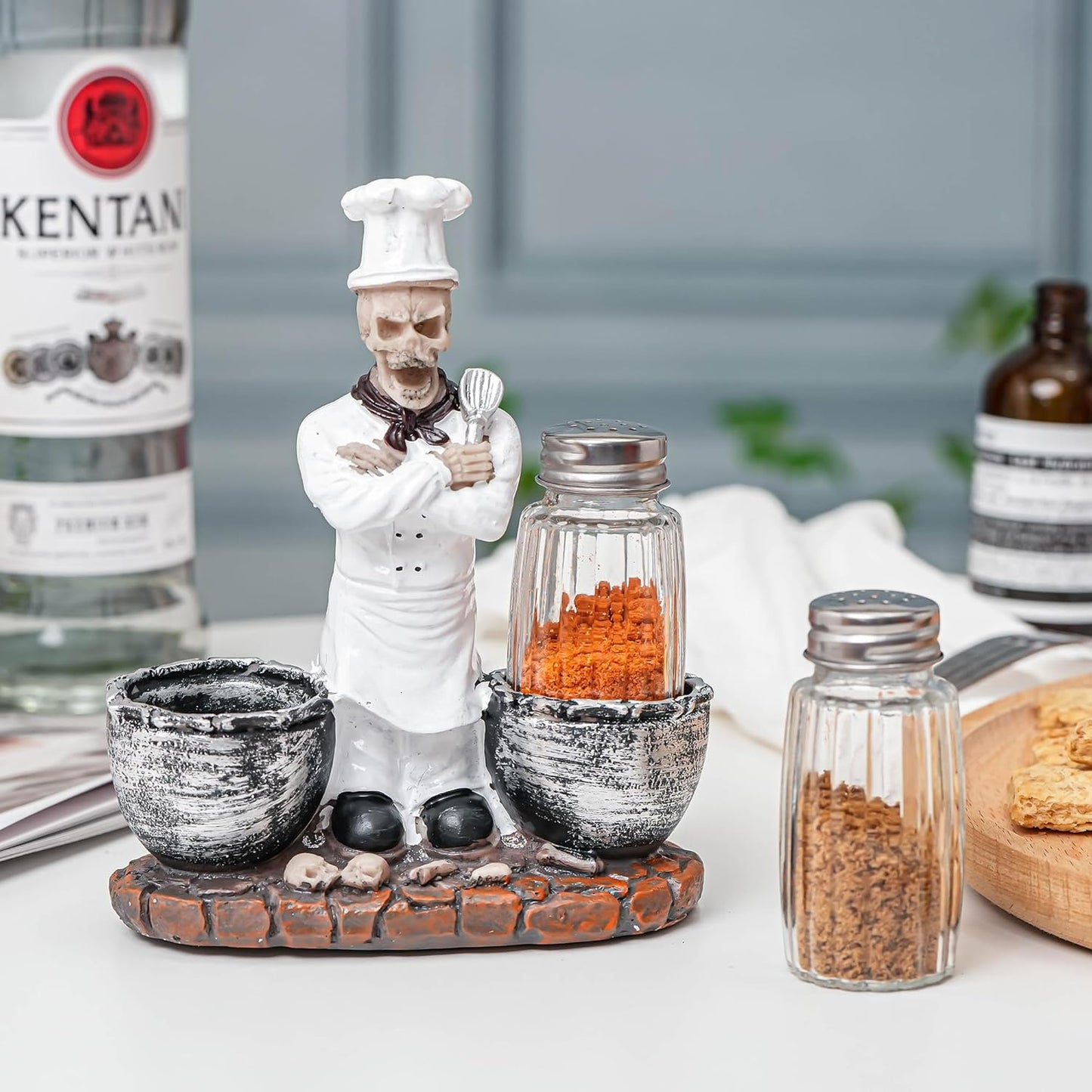 Decorative Salt and Pepper Shakers Set - Resin Skeleton Chef Figurine And Statues - Farmhouse Kitchen DéCor with Glass Spice Jars