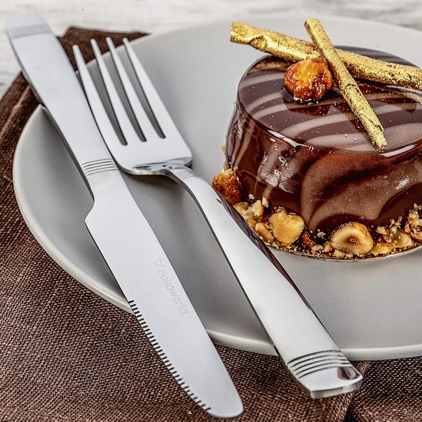 Elegant Design Flatware, Silverware Set for 8 persons, 40 Piece - Spoons, Forks, and Knives 18/10 Stainless Steel, Dishwasher Safe