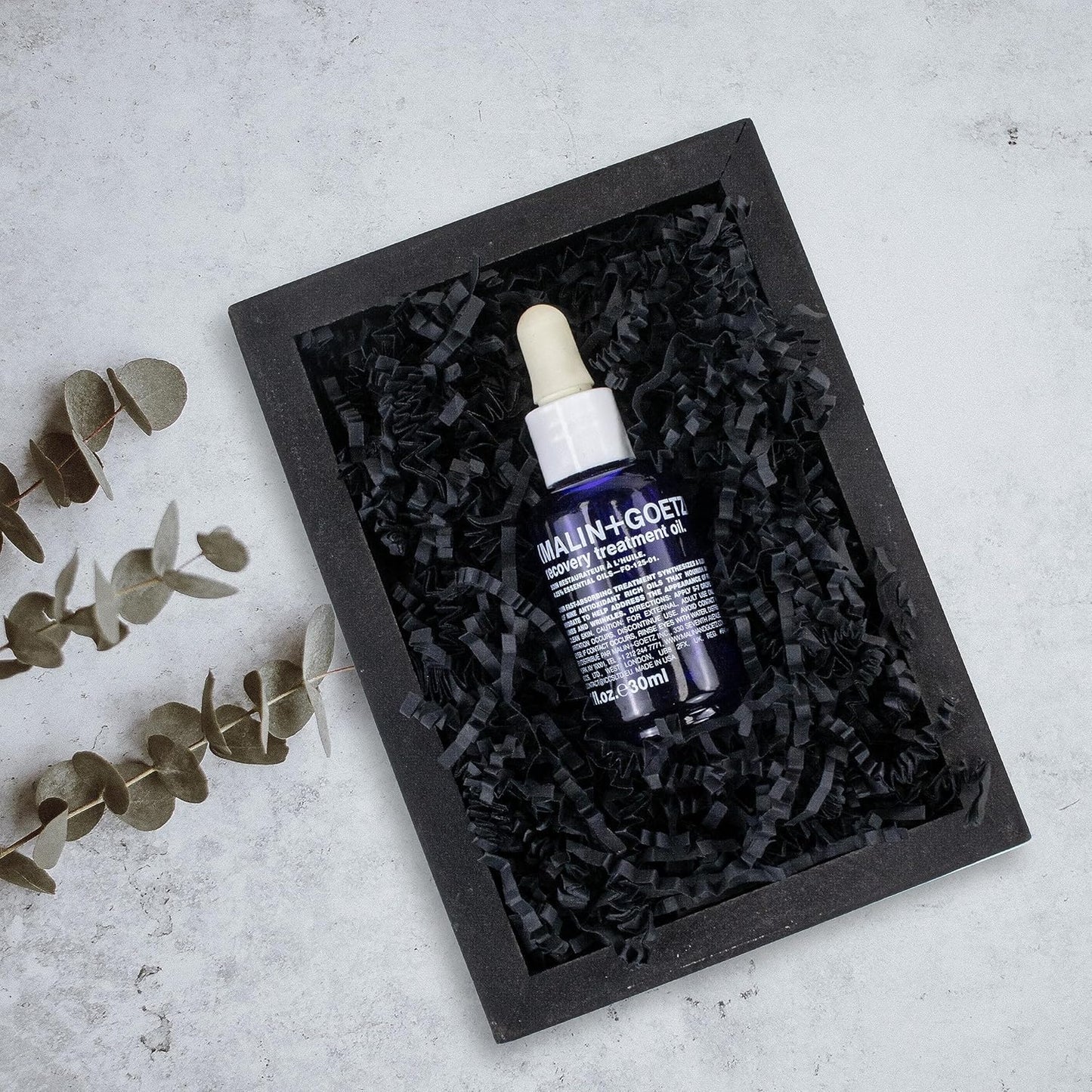 MagicWater Crinkle Cut Paper Shred Filler - 2 LB Black - Premium Quality Recyclable, Eco-Friendly Decorative Packaging for Gift Wrapping, Basket Filling, Birthdays, Weddings & Anniversaries.